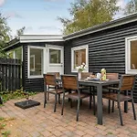 3 Bedroom Cozy In Nykobing Sj Casa de Férias *